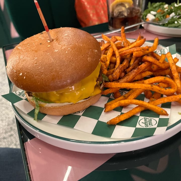 photo of Neat Burger Milano | Porta Venezia Smash Burger shared by @laraaleo on  21 Dec 2024 - review