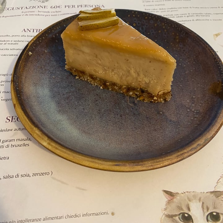 photo of Romeow Cat Bistrot Raw cake pera e caramello shared by @elisssssss on  08 Oct 2023 - review