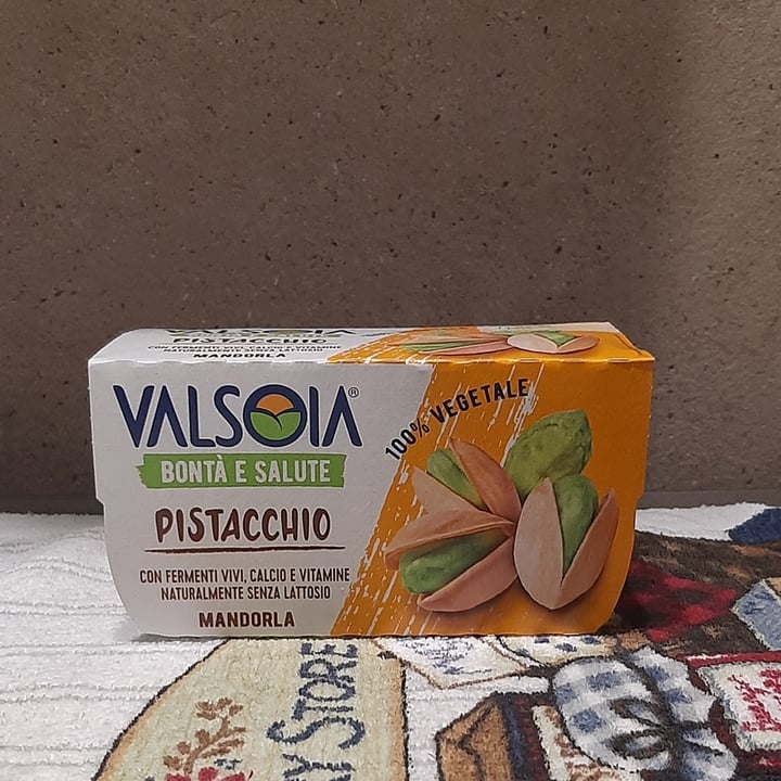 photo of Valsoia yogurt mandorla Gusto Pistacchio shared by @asioflammeus on  03 Jul 2025 - review
