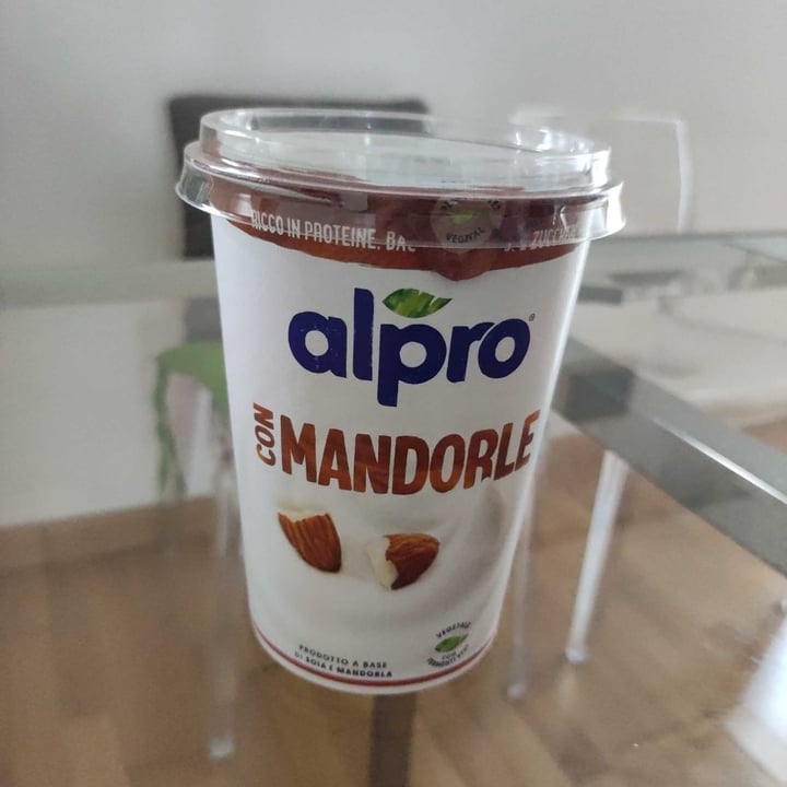 photo of Alpro mandorla yougurt shared by @giordana on  02 Dec 2023 - review