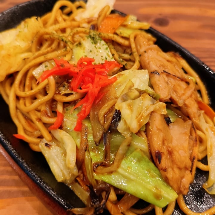 photo of Pivot BASE Cafe & Bar ＠Dotonbori Earth-meat Yakisoba shared by @rominaguch on  14 Sep 2025 - review