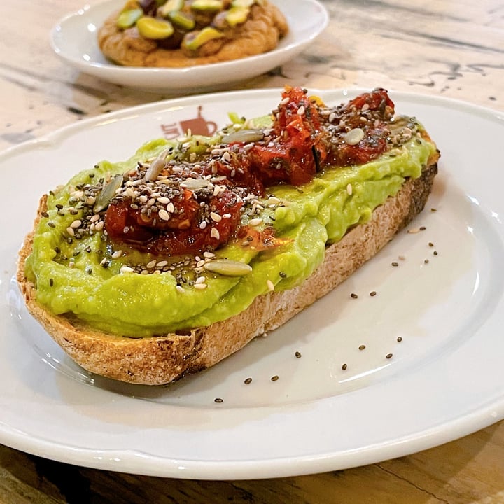 photo of Color Cafe Avocado toast shared by @franvegg on  02 Apr 2024 - review