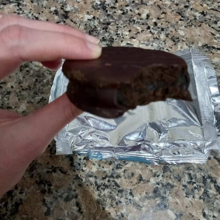 photo of Muecas Alfajor de ddl de coco y pasta de mani shared by @-fa on  11 Oct 2025 - review