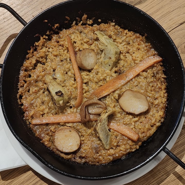 photo of Teresa Carles Paella Con “calamares” Y “vieiras” shared by @joxi on  13 Apr 2025 - review