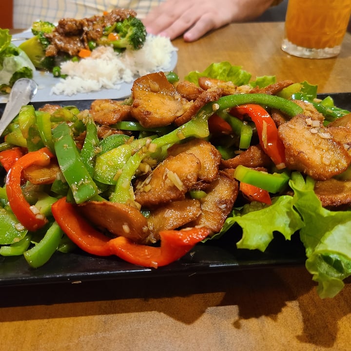 photo of Blossom Vegetarian Restaurant Lemongrass Chicken shared by @sofihuasteca on  25 Jan 2024 - review