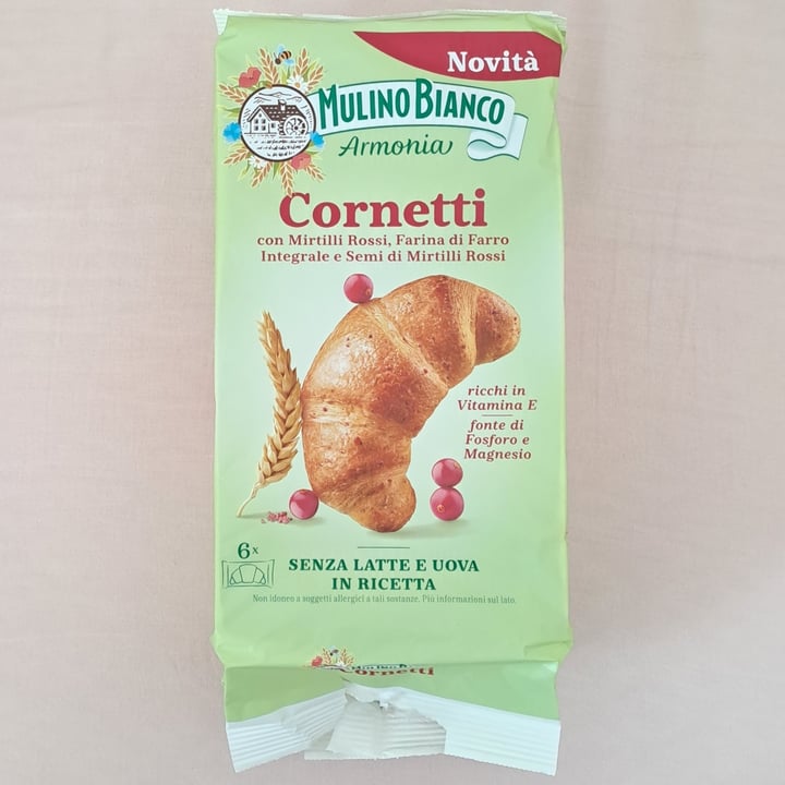 photo of Mulino Bianco Cornetti con Mirtilli Rossi, Farina di Farro Integrale e Semi di Mirtilli Rossi shared by @orsolapi on  07 Oct 2024 - review