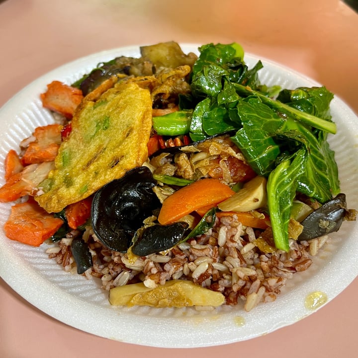 photo of Vegetarian Food Shop Brown Rice With Dishes shared by @ziggyradiobear on  30 Mar 2024 - review