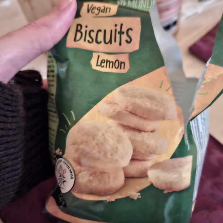 photo of Vemondo vegan biscuits lemon shared by @nixandstuffs on  16 Jan 2025 - review