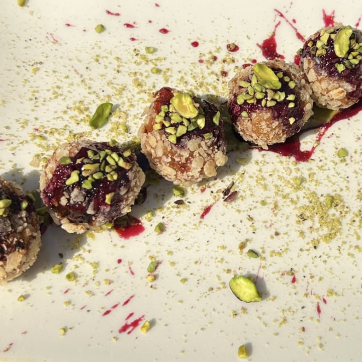 photo of Eden - Il Paradiso del Pistacchio Polpette Vegane shared by @giuliaparashi on  23 Mar 2025 - review