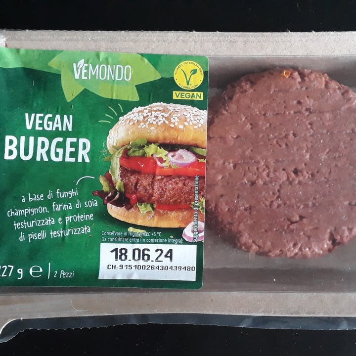 photo of Vemondo vegan burger a base di funghi, farina di soia testurizzata e proteine di piselli testurizzate shared by @giovannieugenio on  30 Jul 2024 - review