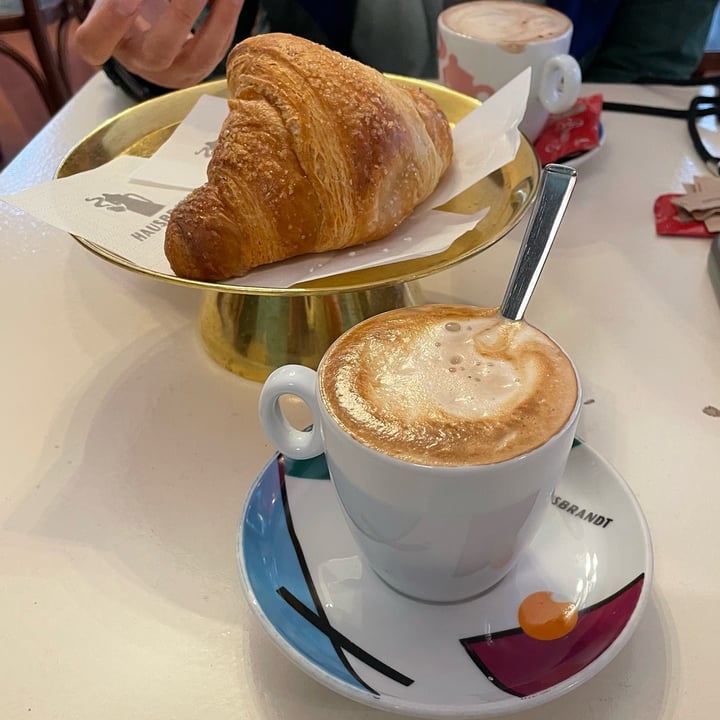 photo of Caffetteria degli Artisti cappuccio di soia con brioches vegana shared by @redvash on  26 Sep 2025 - review