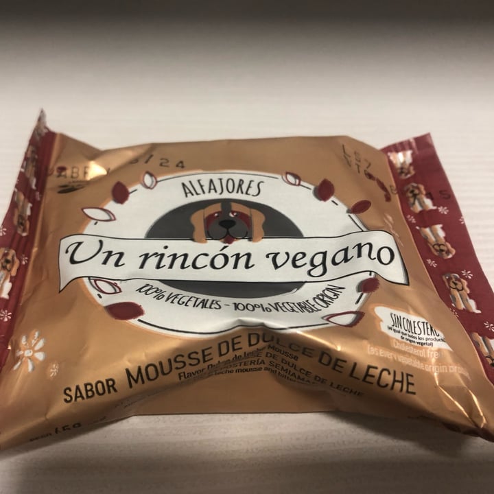 photo of Un Rincón Vegano Alfajor Musse de Dulce de Leche shared by @paulaliro on  18 Feb 2024 - review