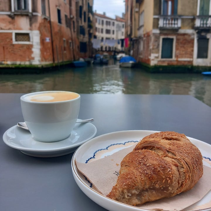 photo of Torrefazione Cannaregio - Speciality Coffee Cornetto Vegano Con Marmellata Di Fichi E Mandorle shared by @ilenia on  27 Apr 2024 - review