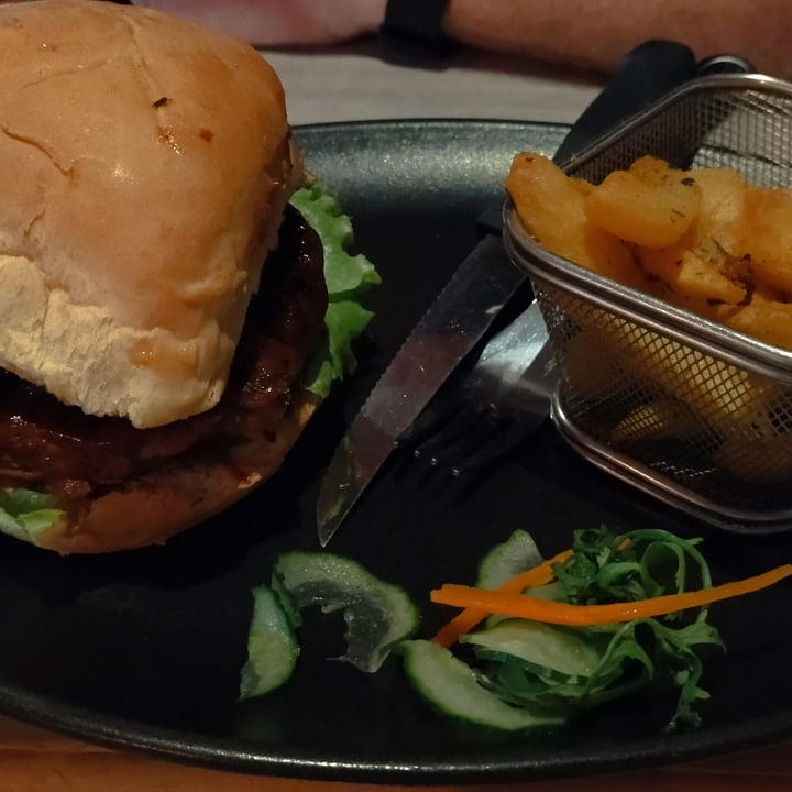 photo of Brewhaha Craft Beer Vegan burger shared by @eat-plants on  26 Jan 2024 - review