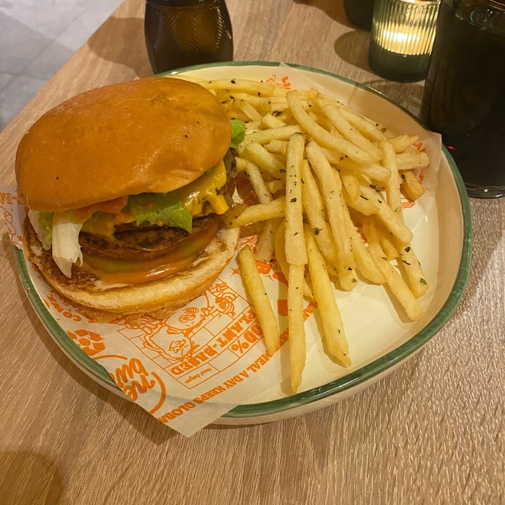 photo of Neat Burger Milano | Merlata Bloom Neat burger shared by @giuliagermani on  10 Jan 2024 - review