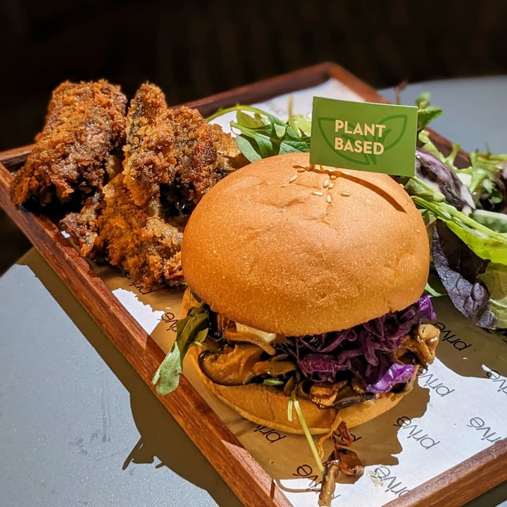 photo of Privé Jewel Changi Airport Teriyaki Pulled Mushroom Burger shared by @xinru-t on  27 Feb 2024 - review