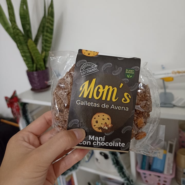photo of Mom's Galleta De Avena Sabor Mani Con Chocolate shared by @fabuchi on  06 Jan 2024 - review