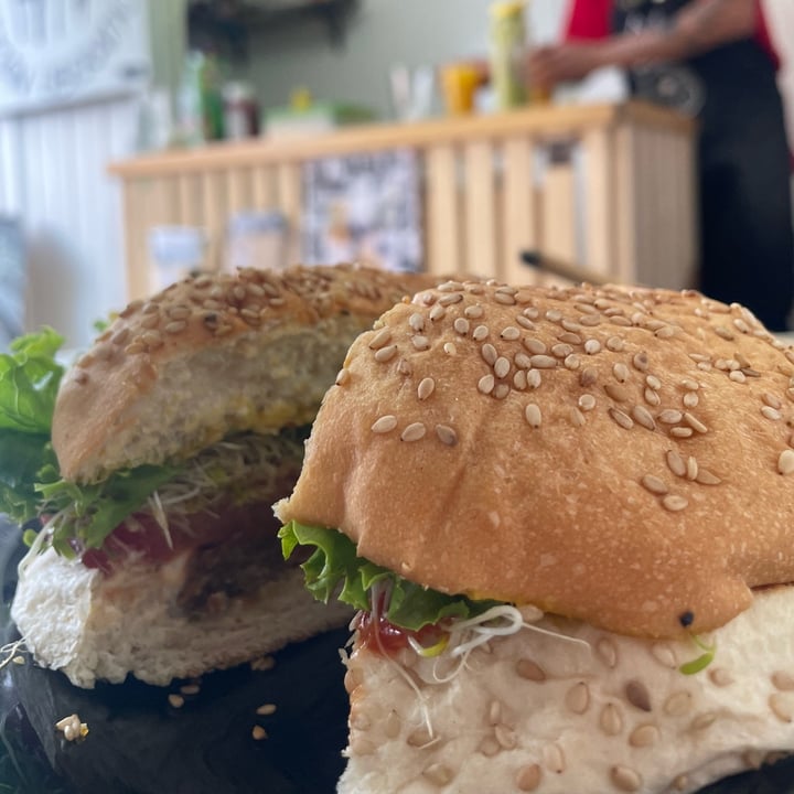 photo of Poderosa Restaurante Vegano Hamburguesa shared by @alinpadilla on  24 Aug 2024 - review