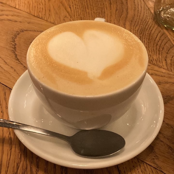 photo of Karibu - Coffee, Brunch, Diner En Borrel Oatmilk Latte shared by @david- on  09 Mar 2024 - review
