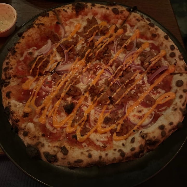 photo of Red Sparrow Pizza Not Wings, BBQ Chick’n, and Cheessburger shared by @vegandelish on  02 Jul 2024 - review