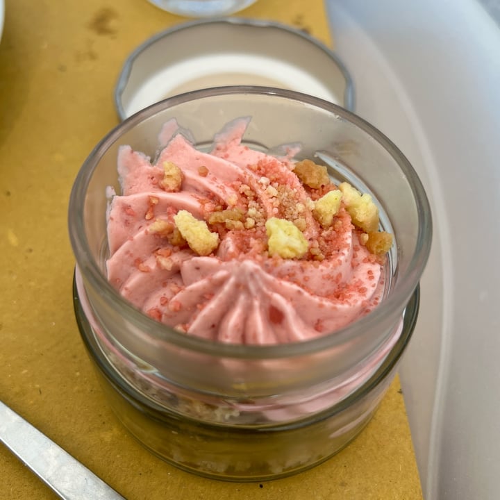 photo of Il Profumo Della Freschezza Dessert Pan Di Spagna alla Frutta Secca con Chantilly di Fragole shared by @aleglass on  01 Jun 2025 - review
