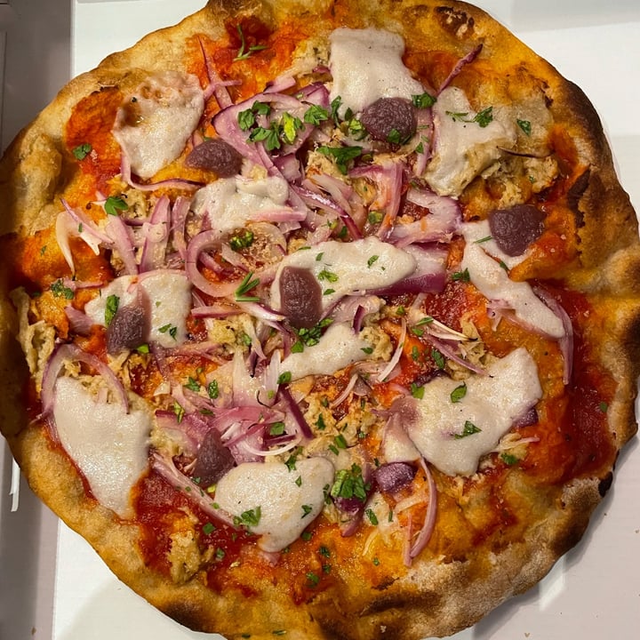 photo of Chiere - Pane Pizza Piacenza pizza tonno e cipolla wannabe shared by @clearlynotclaire on  18 Jul 2024 - review