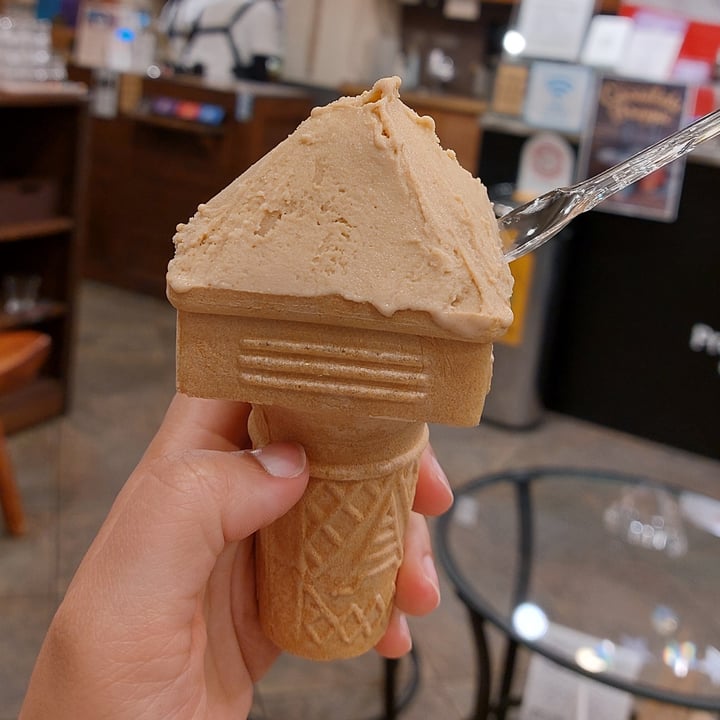 photo of Premarché Gelateria プレマルシェ・ジェラテリア vegan kinako gelato shared by @sush-vegsta on  02 Jun 2024 - review