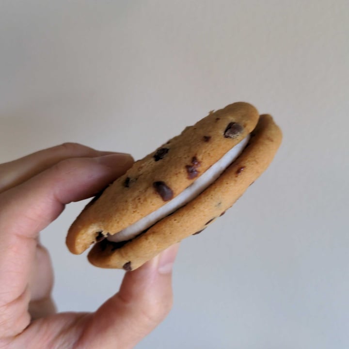 photo of Divvies Chocolate Chip Cookie Sandwiches shared by @magnificentyak51 on  14 Apr 2024 - review