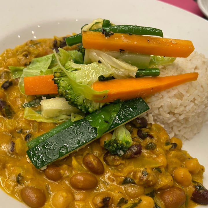 photo of 222 Veggie Vegan Mixed bean curry with rice and vegetables shared by @fxk on  06 Jan 2024 - review