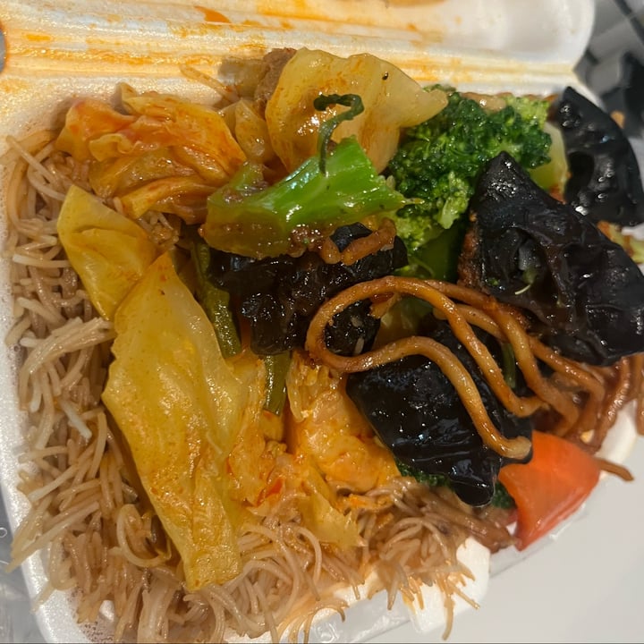 photo of Tian Sin Vegetarian 田心素食 Mee Goreng, Beehoon mix shared by @soy-orbison on  11 May 2024 - review