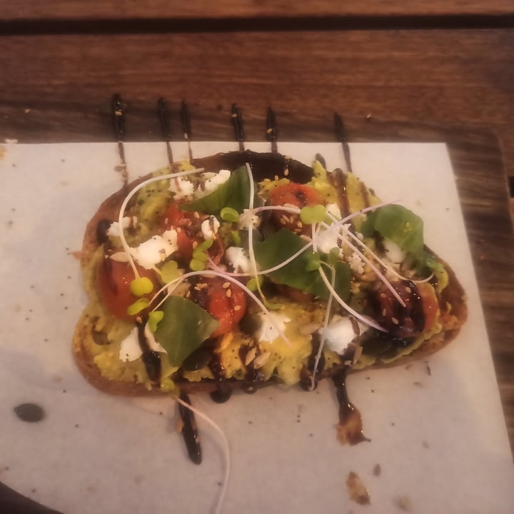 photo of Esquina Teguise Tostada de aguacate GF shared by @fedegoesgreen on  24 Feb 2024 - review
