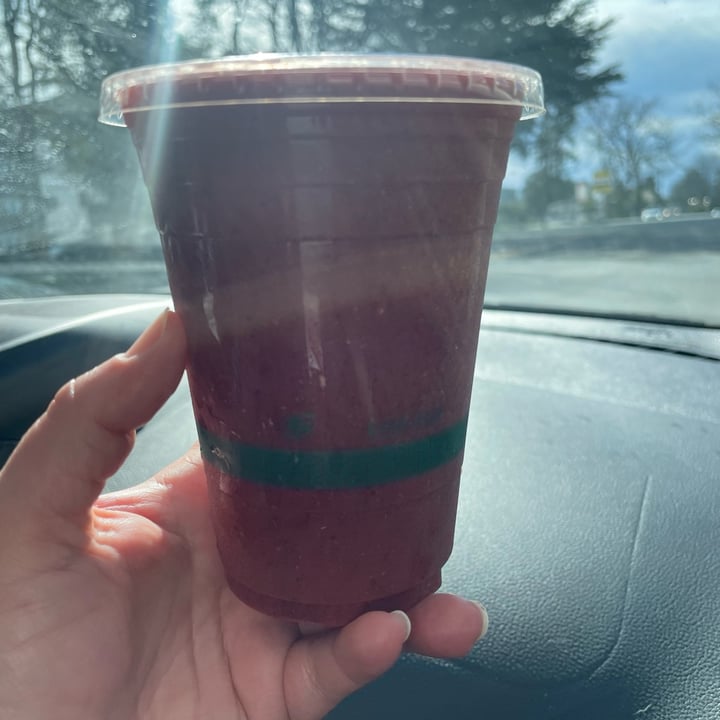 photo of Bunny's Nook Kitchen Vegan Cherry Bomb Smoothie shared by @veganvanwoman on  18 Mar 2024 - review