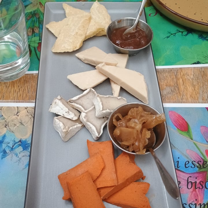 photo of Essenza Love Natural Food Tagliere Di  Formaggi shared by @geb on  16 Jun 2025 - review