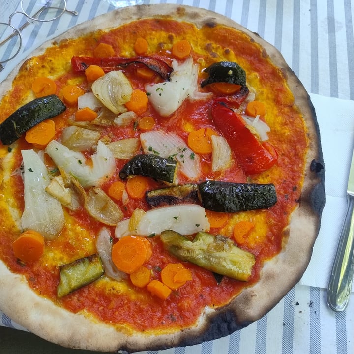 photo of Bar Ristorante La Mamma pizza vegetariana shared by @vanessaaa on  28 Sep 2025 - review