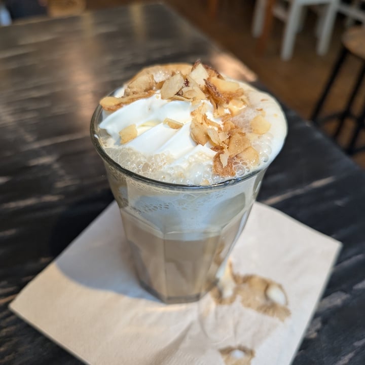 photo of Hempies - veganes Bistro Bienenstich Latté shared by @punilu on  09 Sep 2025 - review