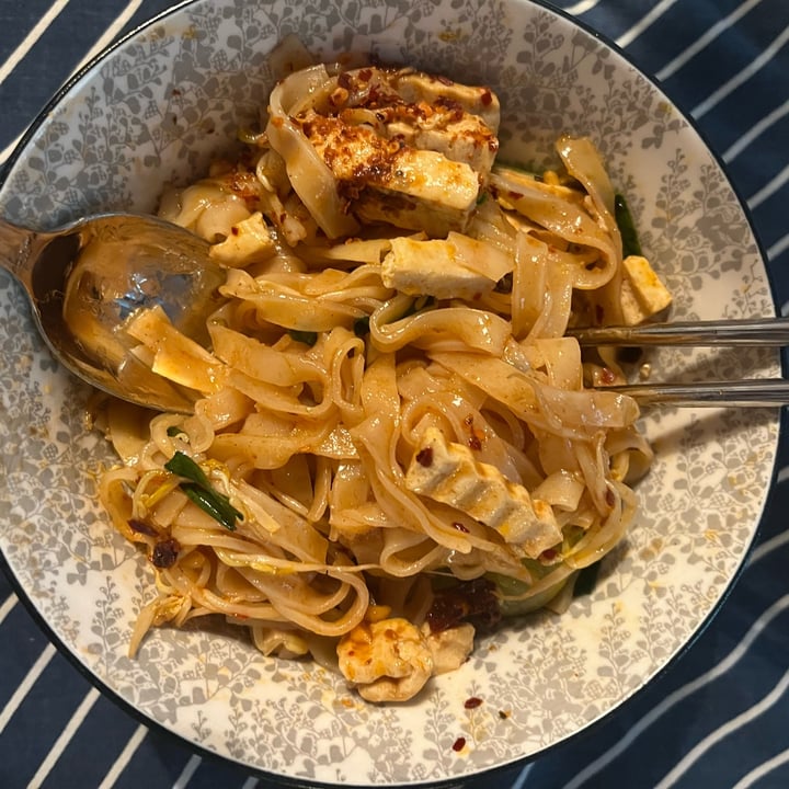 photo of CAFÉ THAI Como Pad thai vegan shared by @claudiamelyndra on  19 Jul 2025 - review