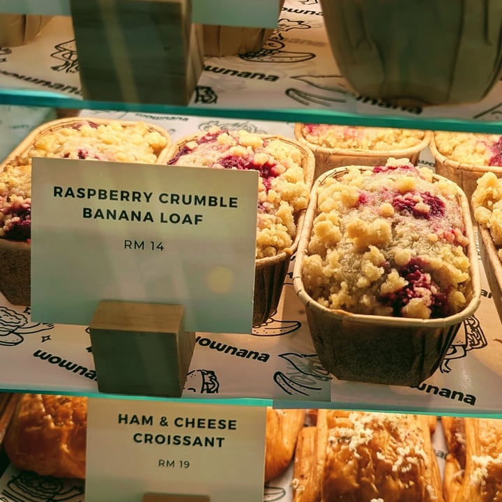 photo of WOWNANA Raspberry Crumble Banana Loaf shared by @stevenneoh on  08 Oct 2025 - review
