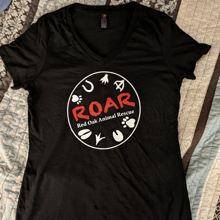 photo of Red Oak Animal Rescue Women's V-neck T-shirt shared by @edav334 on  18 Apr 2024 - review