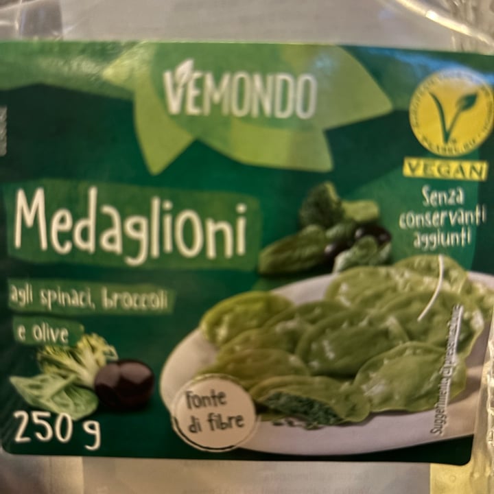 photo of Vemondo  Medaglioni Agli Spinaci, Broccoli e Olive Nere shared by @ostro on  09 Apr 2024 - review
