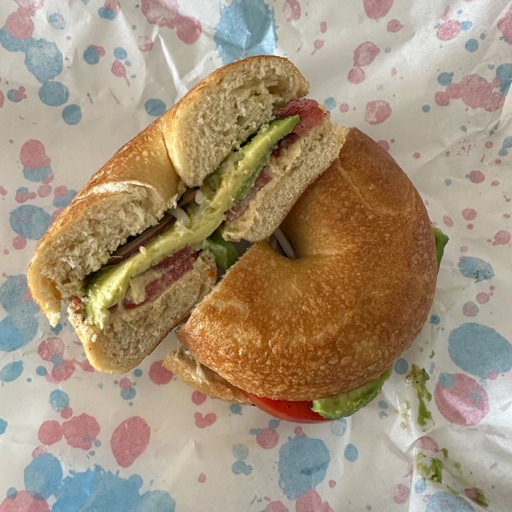 photo of okja café on Kloof Hummus, avo & tomato bagel 🥯 shared by @aleecpt on  23 Apr 2024 - review