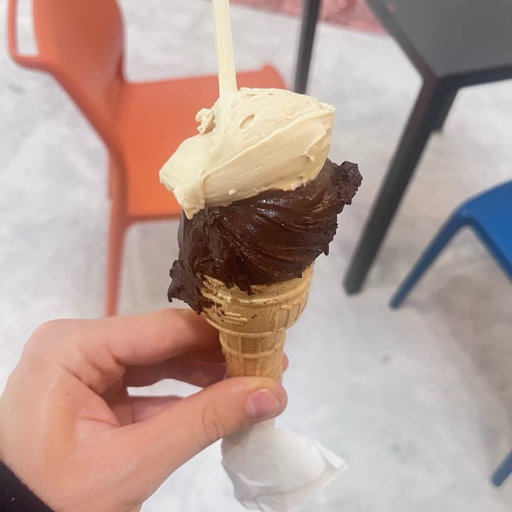 photo of Gelateria SottoZero Gelato Nocciola e Fondente shared by @eliamariotti on  25 May 2025 - review