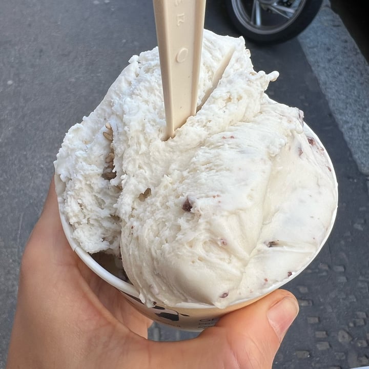 photo of Gelato Giusto sesamo + rosmarino e crumble shared by @moccymoccy on  12 Apr 2024 - review