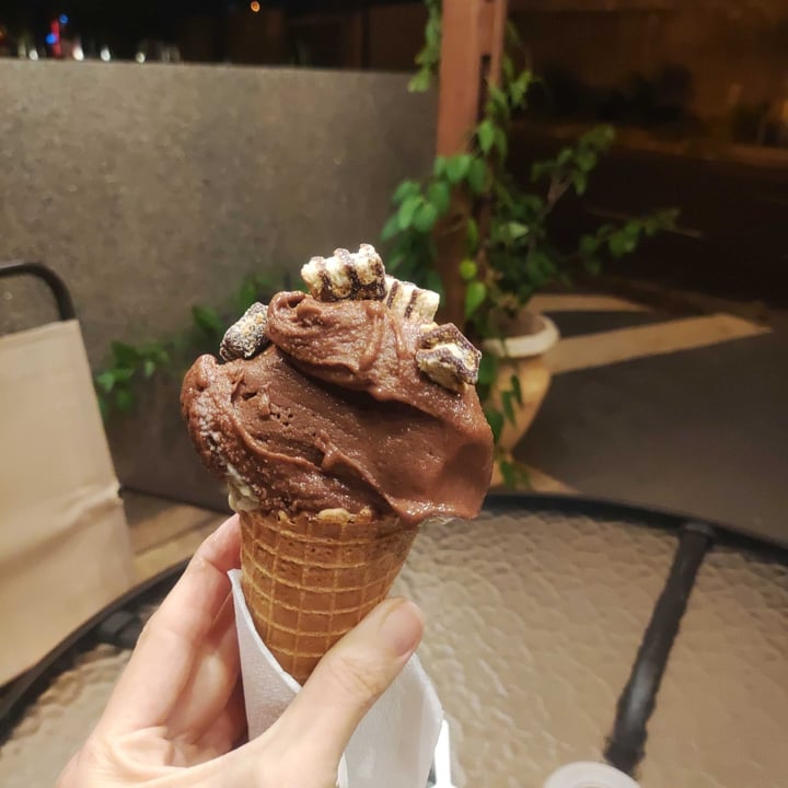 photo of Cacá Strina Gelato Naturale gelato Chocolate com pedaços de Palha Italiana shared by @analuisasanchesg on  12 May 2024 - review