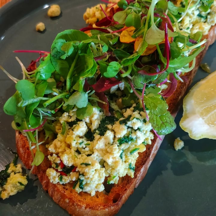 photo of Woolworths Cafè Scrambled tofu shared by @veganonthesavannah on  11 Feb 2024 - review