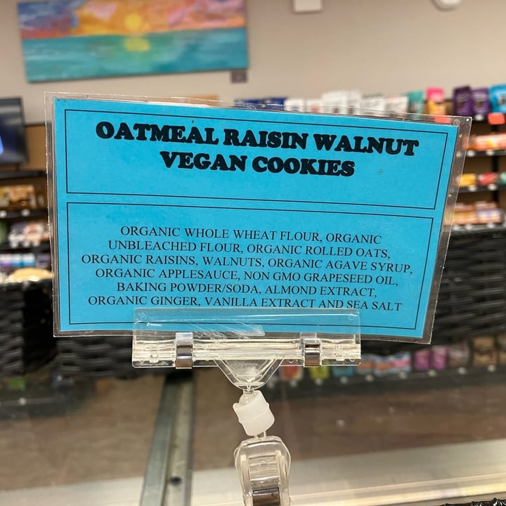 photo of Hawaiian Moons Natural Foods oatmeal raisin walnut cookie shared by @raatz on  03 Dec 2023 - review