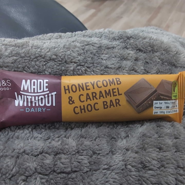 photo of Marks & Spencer Food (M&S) honeycomb and caramel choc bar shared by @conjuringwanderlust on  03 Sep 2024 - review