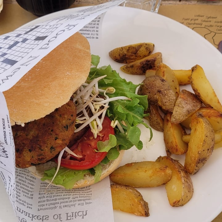 photo of Restaurant Nadamas Vegan Burger shared by @ersy90 on  03 Sep 2023 - review