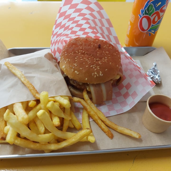 photo of Furahaa to GO - 100% Plant-Based ( VEGAN ) Fu'Chick'n Burger shared by @pucky on  08 Apr 2024 - review