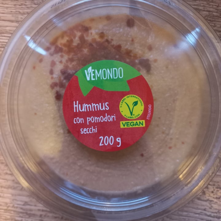 photo of Vemondo hummus con pomodori secchi shared by @drone53 on  30 Apr 2024 - review