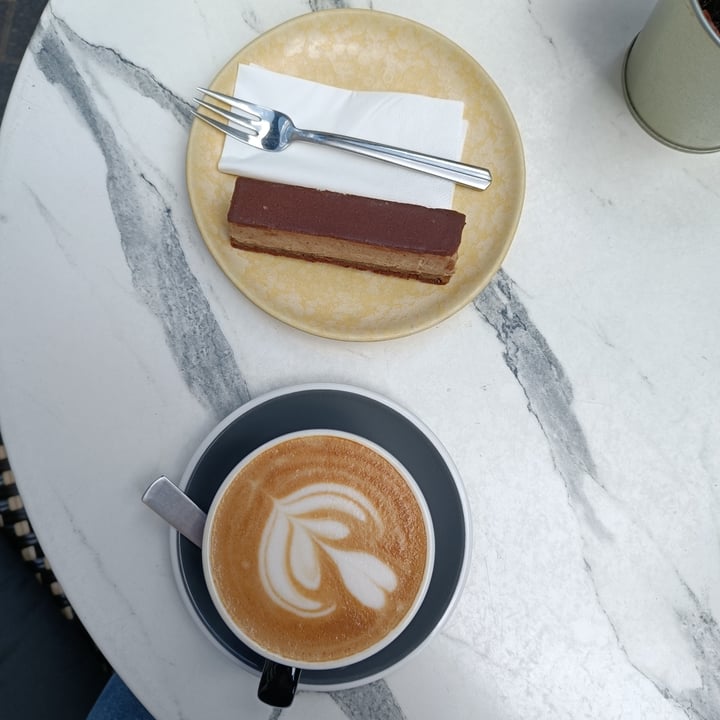 photo of Kultúrpresszó vegan flódni shared by @flowvegan on  12 Jun 2024 - review